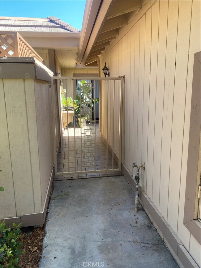 8559 Circle r Valley Ln, Escondido, CA 92026 - photo 5