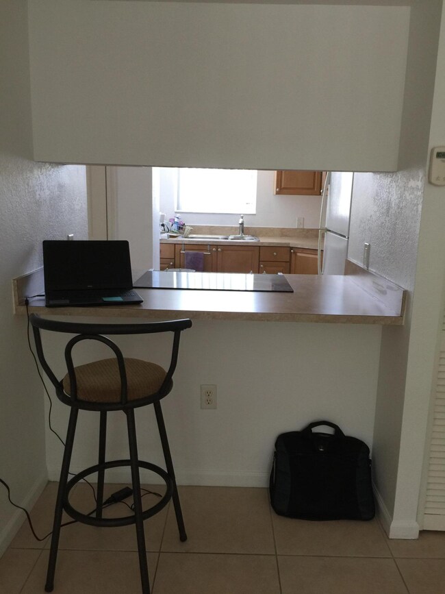 60 Seaside counter looking kitchen