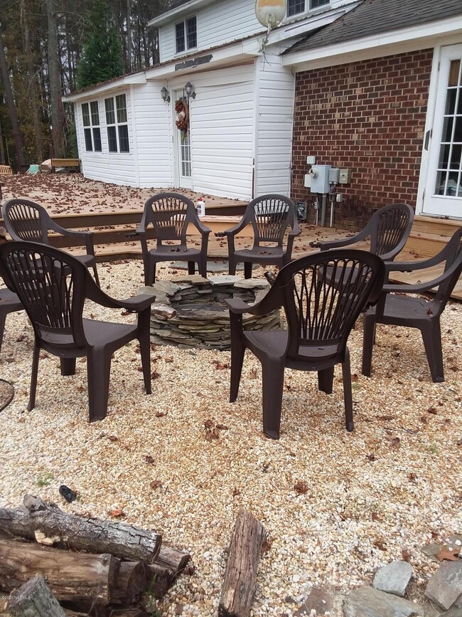 1221 W T Ross Rd, Williamston, NC 27892 - photo 4