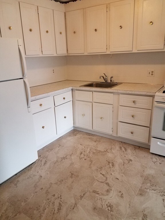 81 High St unit 22, Amesbury, MA 01913 - photo 3