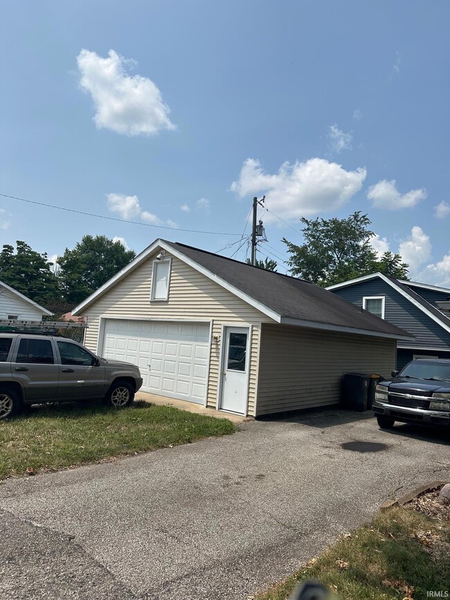 613 & 615 E Brenda Ln, Bloomington, IN 47401 - photo 3