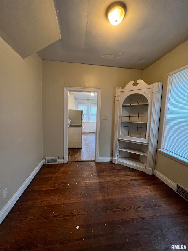 404 W Elm St, Carbondale, IL 62901 - photo 5