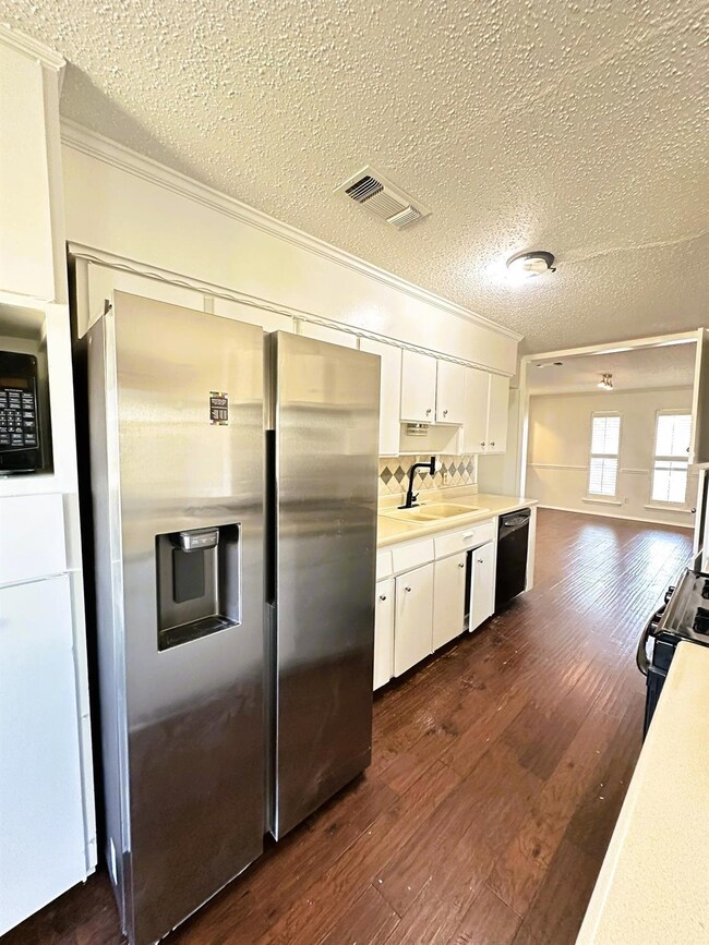 2009 Charleston Dr, Bedford, TX 76022 - photo 5