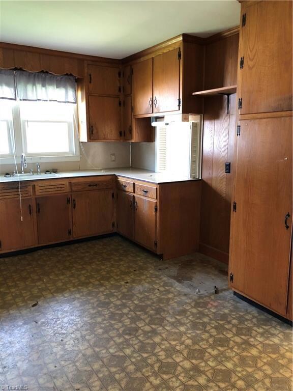 512 Sands Cir, Reidsville, NC 27320 - photo 6