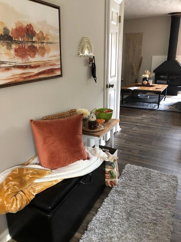 33 Parkway South Furnished Foyer