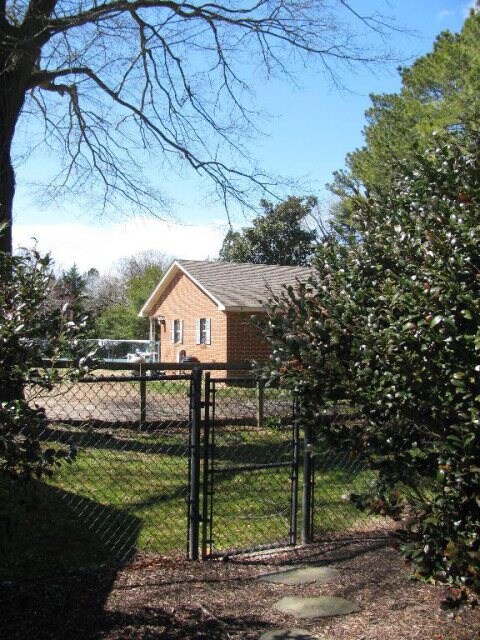 Dog pen