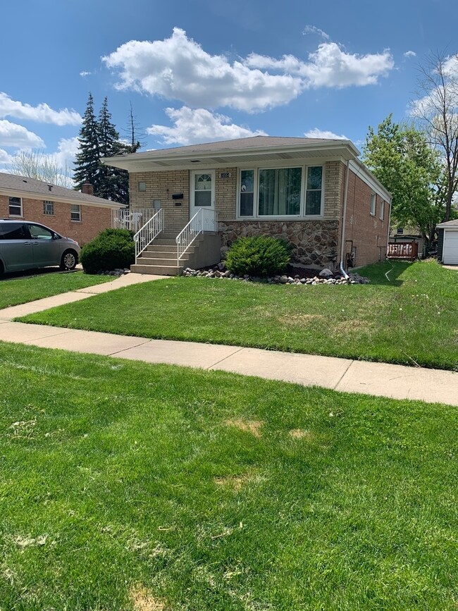 14554 Karlov Ave, Midlothian, IL 60445 - photo 3