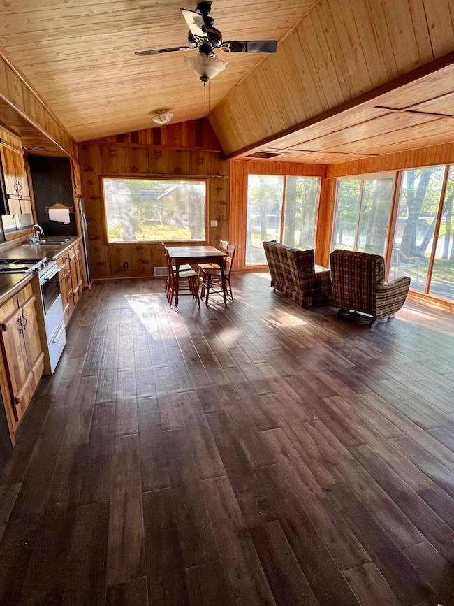 10921 N Pinegrove Ln, Bitely, MI 49309 - photo 7