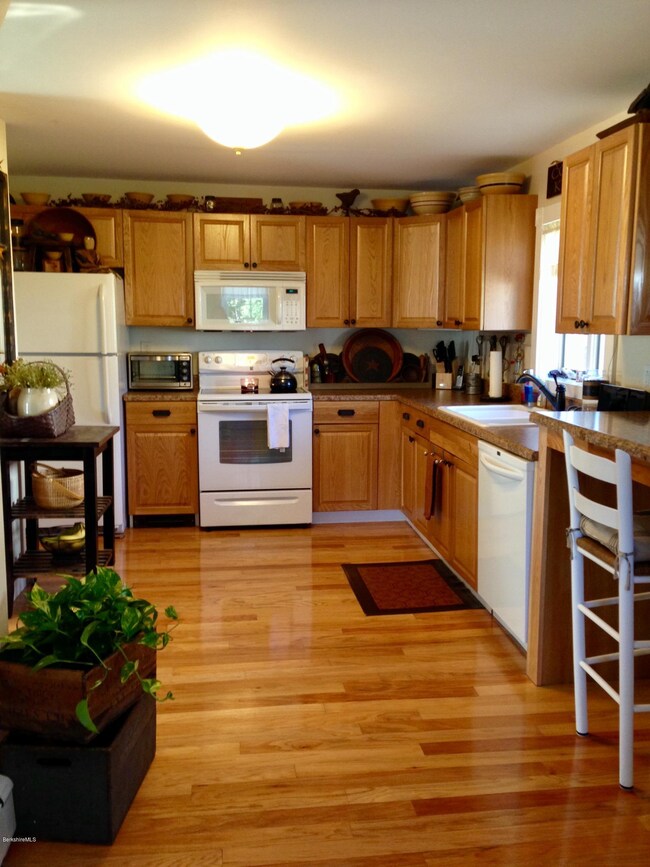 23 Nelson St, North Adams, MA 01247 - photo 2