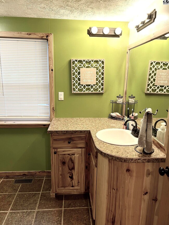 318 N Pine St, Inman, KS 67546 - photo 6