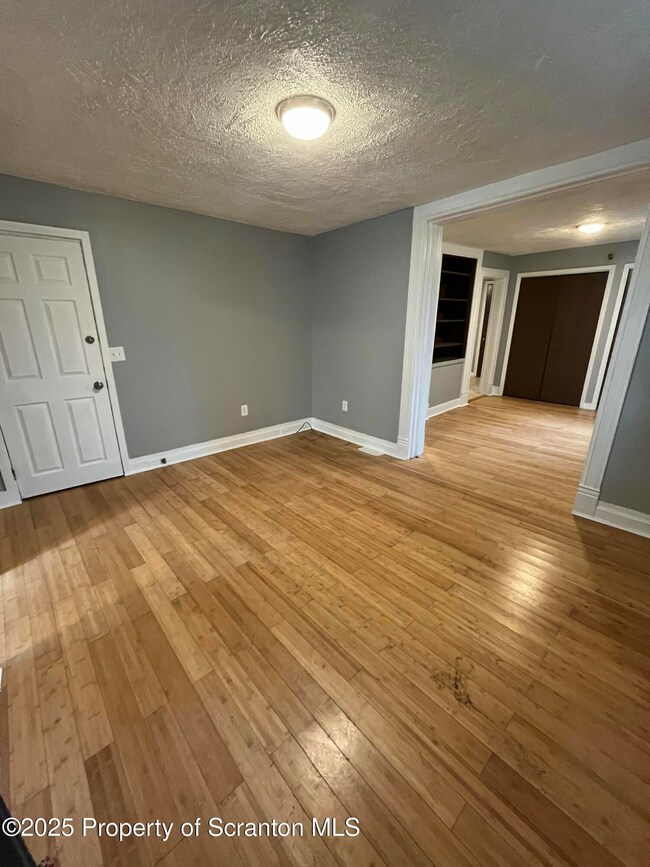 205 S Hyde Park Ave unit 1st floor, Scranton, PA 18504 - photo 4