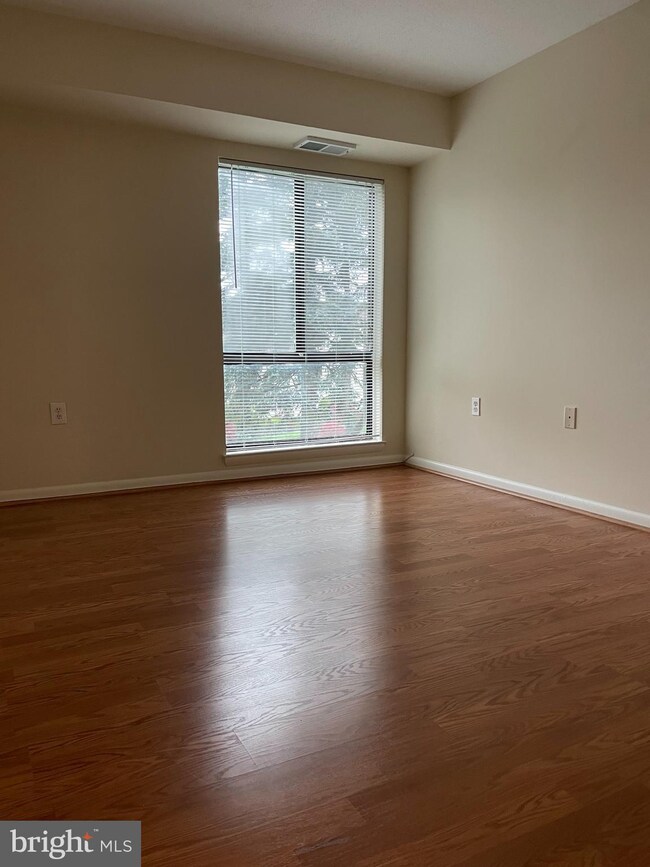 607 Center St unit 103, Herndon, VA 20170 - photo 6