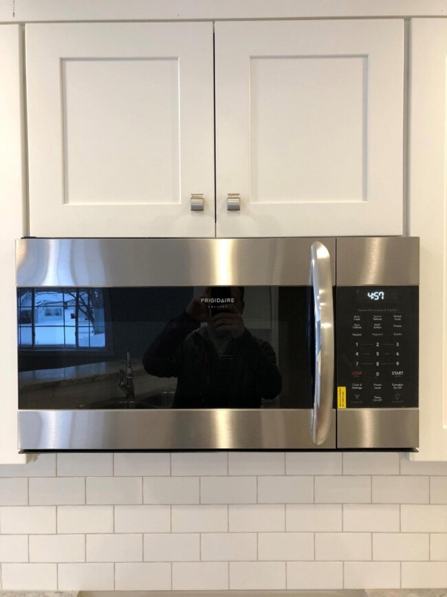 2237 Microwave kitchen