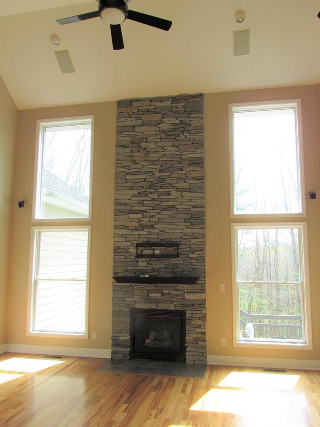 218 Mountain Laurel Rd, Daniels, WV 25832 - photo 6