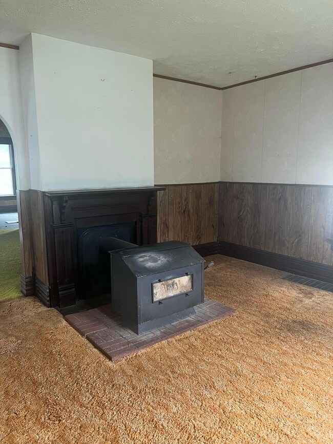 446 E Franklin St, Circleville, OH 43113 - photo 6