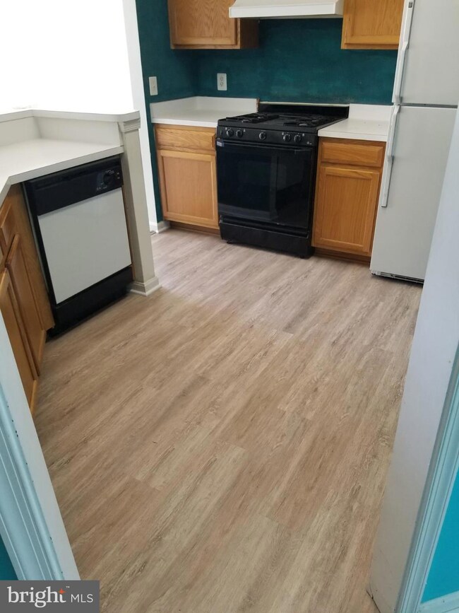 8211 Crossbrook Ct unit 101, Lorton, VA 22079 - photo 6