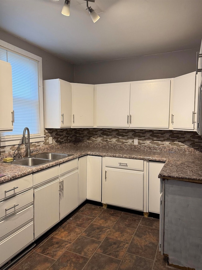 827 1st Ave NE, Oelwein, IA 50662 - photo 2