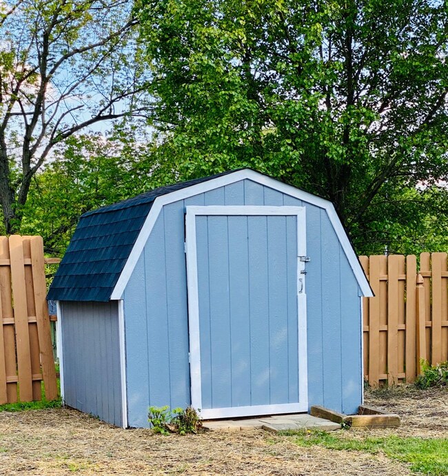 220 N Orchard Cir, Blanchester, OH 45107 - photo 4