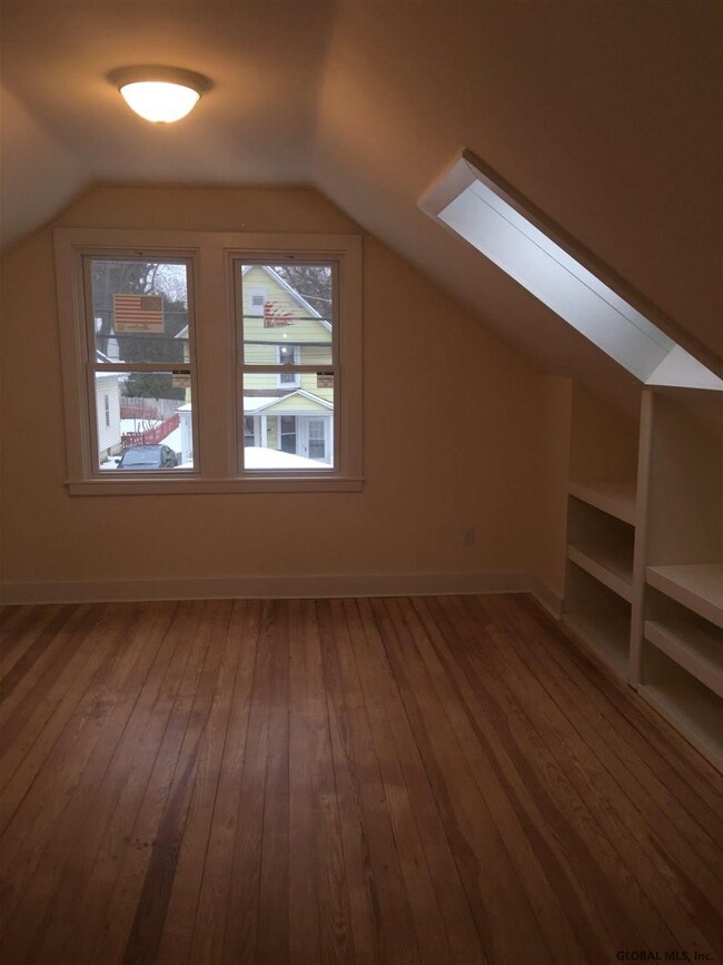 122 N Toll St, Schenectady, NY 12302 - photo 4