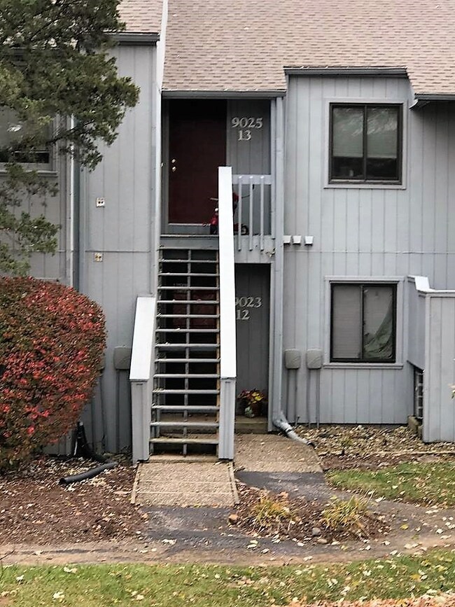 9023 S Pointe Ridge Ln unit 12, Bloomington, IN 47401 - photo 3