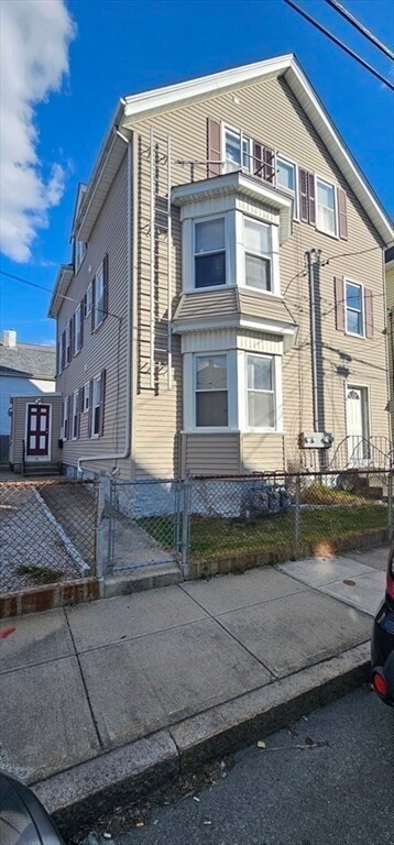 81 Morton St, Fall River, MA 02720 - photo 2