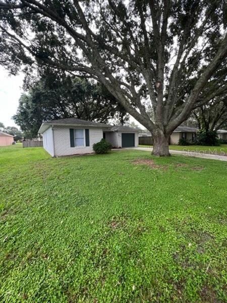 5445 Genevieve Cir, Zephyrhills, FL 33542 - photo 2