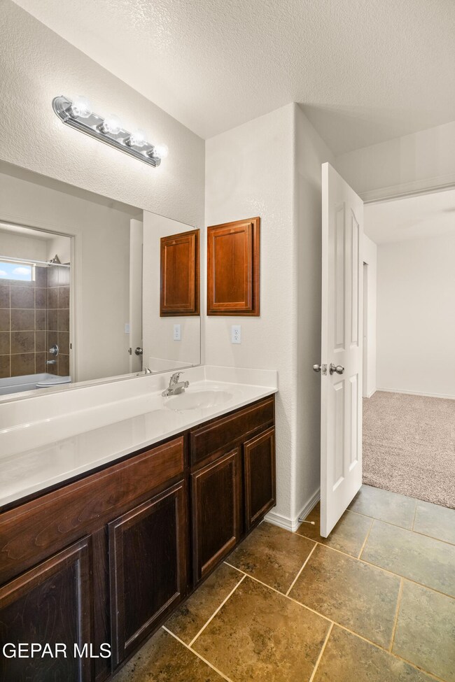 5036 Silver Ranch-7