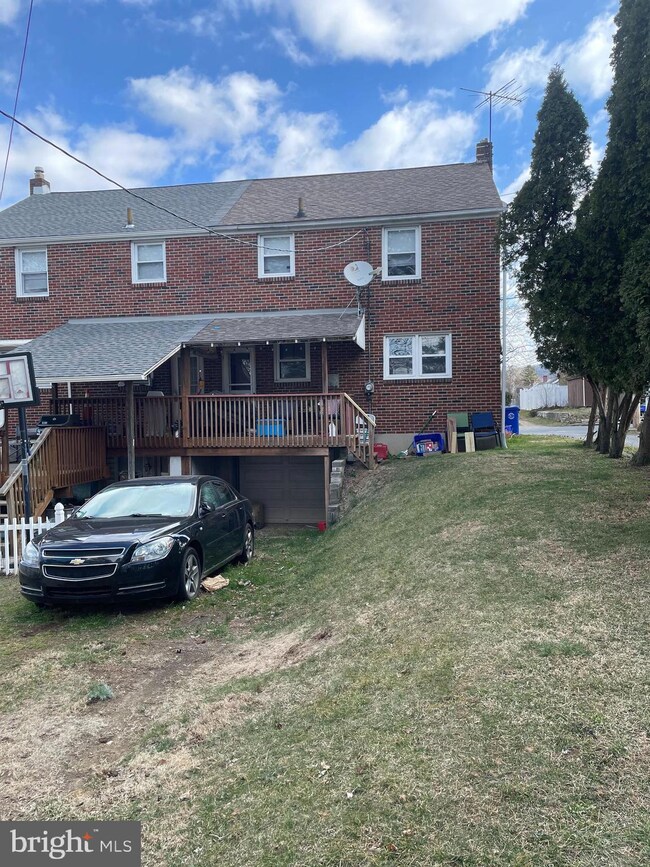 3204 Noble St, Reading, PA 19605 - photo 3