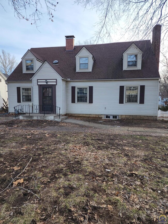 1236 SW Warren Ave, Topeka, KS 66604 - photo 2