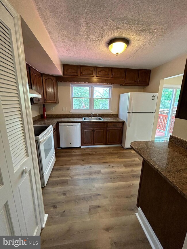 18111 Kitchen House Ct, Germantown, MD 20874 - photo 2