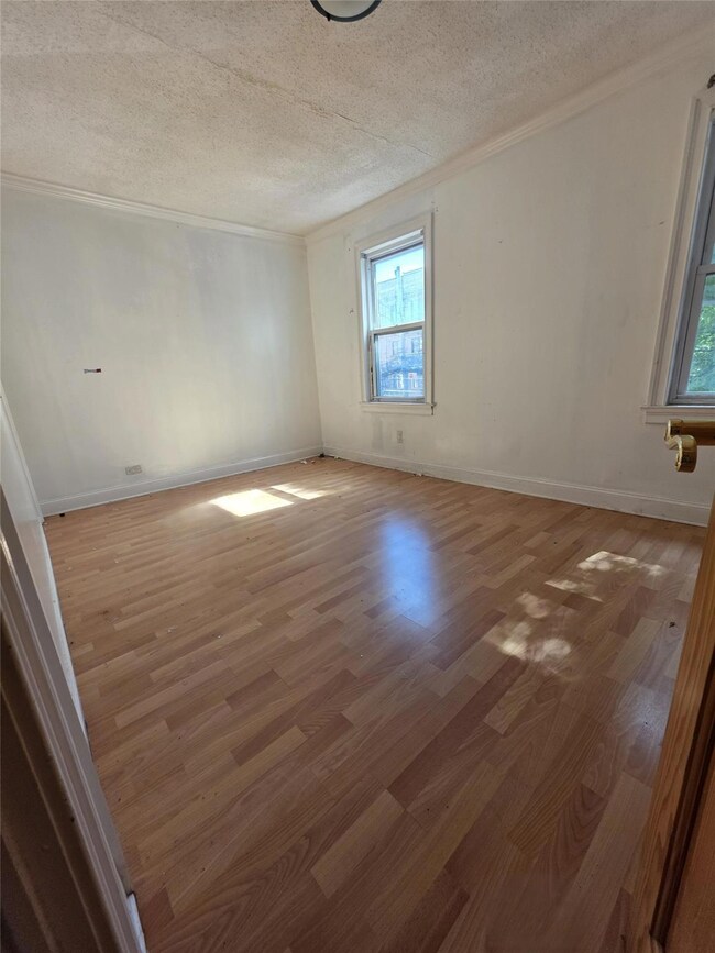 100-15 40th Rd, Flushing, NY 11368 - photo 4