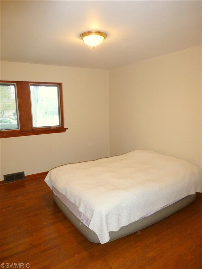 701 Amity St, Lowell, MI 49331 - photo 7