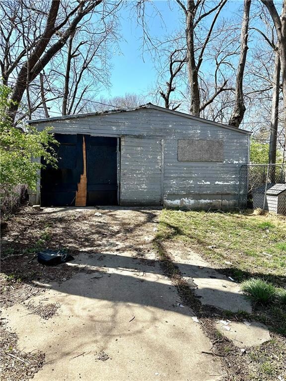 5726 Park Ave, Kansas City, MO 64130 - photo 4