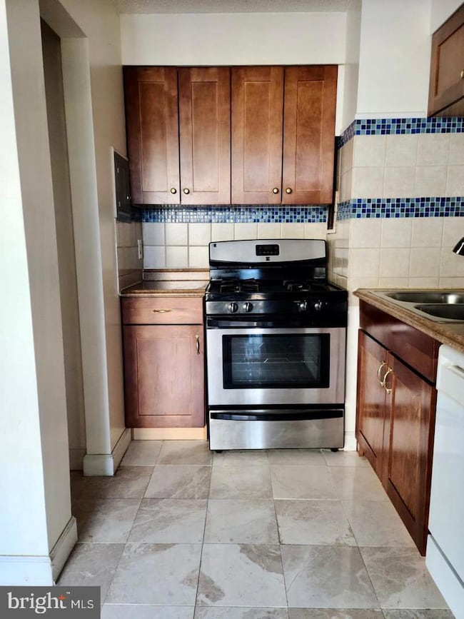 1830 Metzerott Rd unit 207, Adelphi, MD 20783 - photo 5