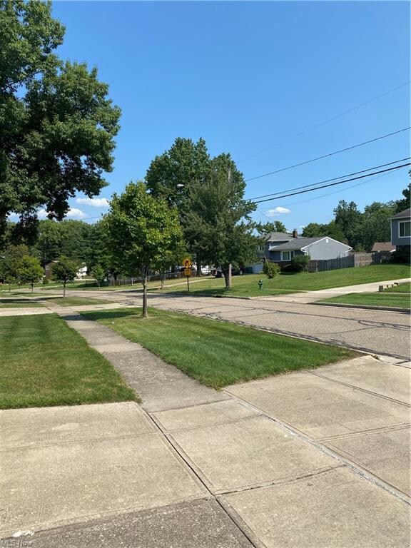 1919 Laurel Dr, Twinsburg, OH 44087 - photo 2