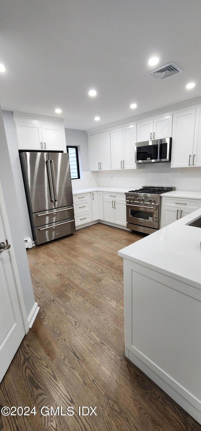 45 Ettl Ln unit 203, Greenwich, CT 06831 - photo 6