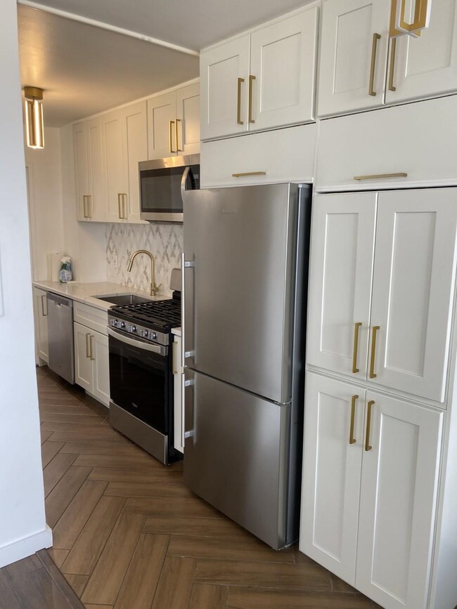 10 Huron Ave unit 10H, Jersey City, NJ 07306 - photo 3