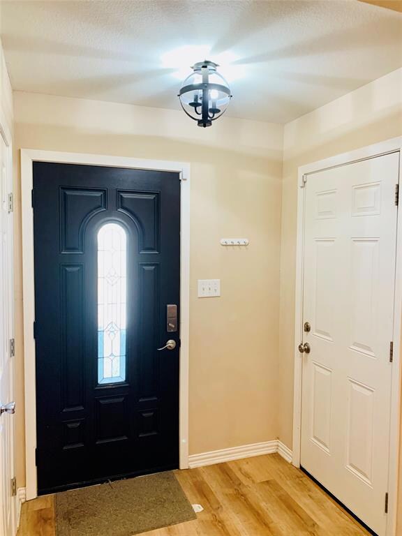 GREAT entry foyer area with linen closet!