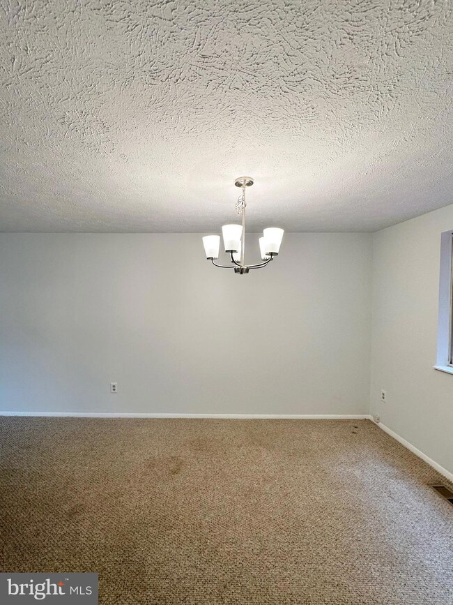 8490 Falling Leaf Rd, Springfield, VA 22153 - photo 6