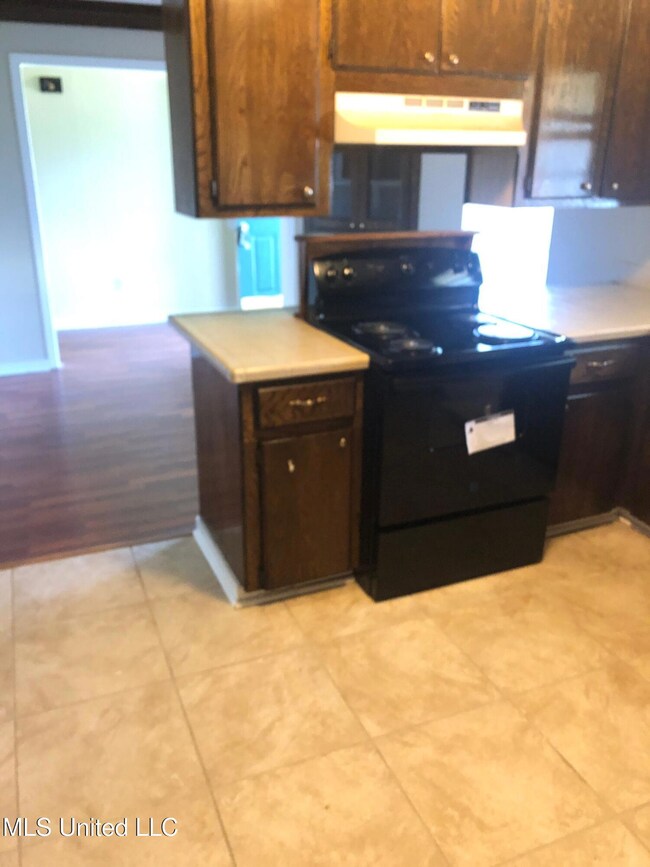 306 Gary Daniels Dr, Byram, MS 39272 - photo 2