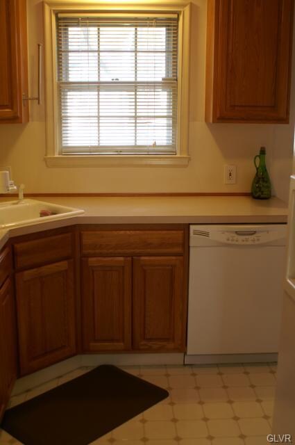 441 Robin Rd, Allentown, PA 18104 - photo 7