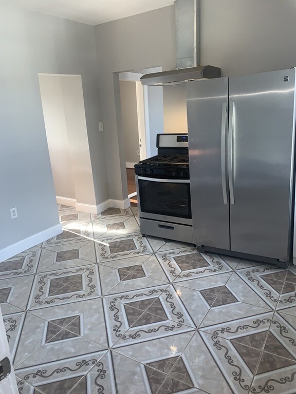 12 Rowe St unit 3, Lawrence, MA 01843 - photo 3