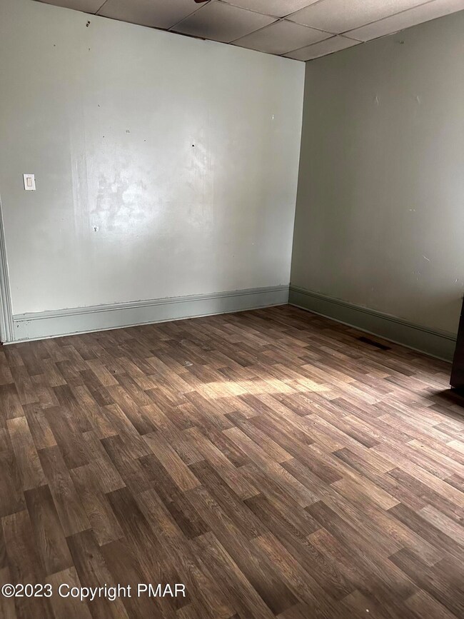 1114 Dreher Ave, Stroudsburg, PA 18360 - photo 5