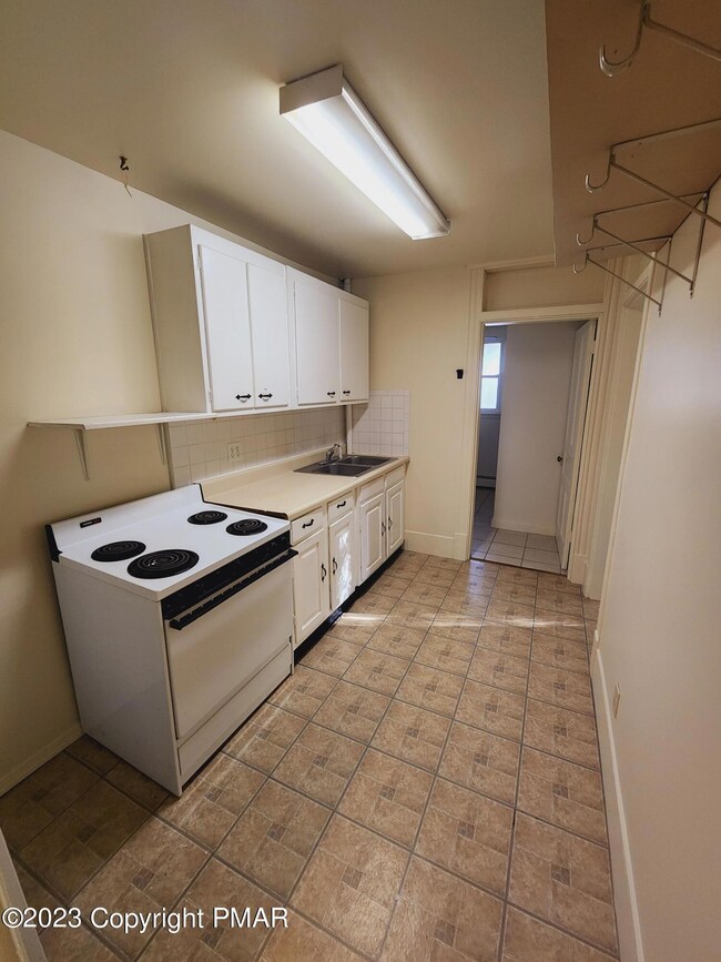 503 Thomas St unit 2, Stroudsburg, PA 18360 - photo 5