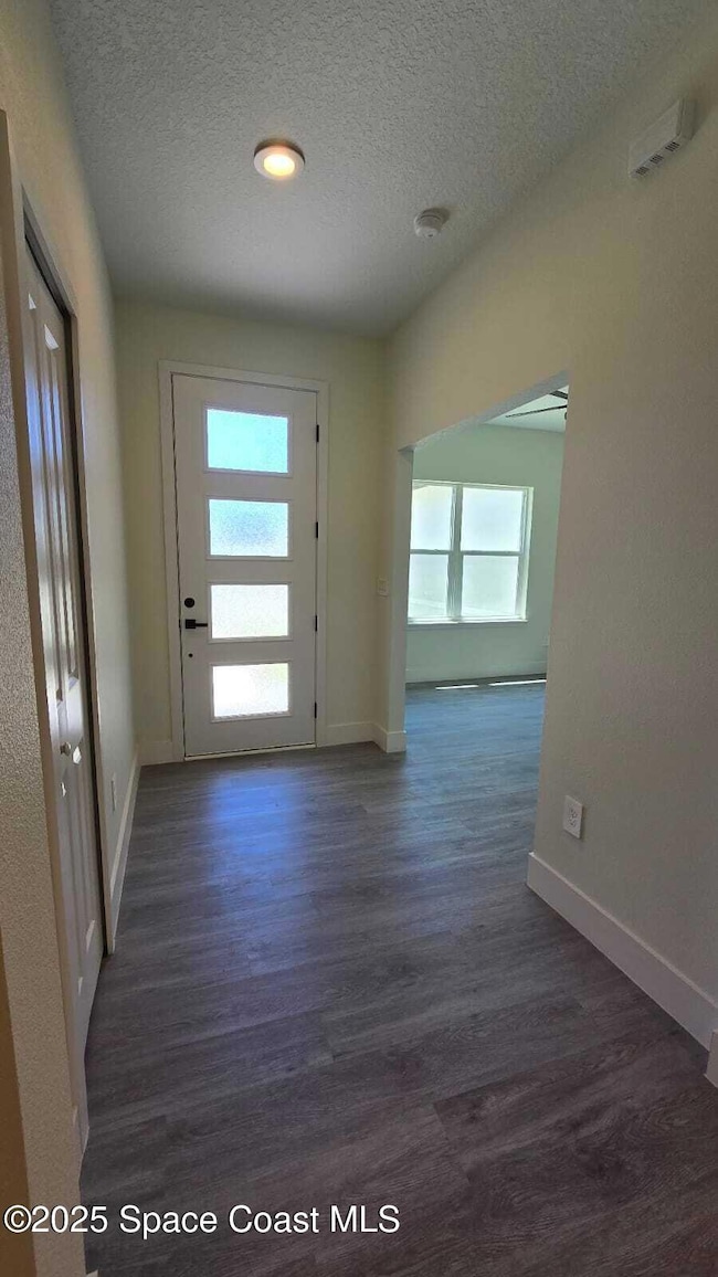 2) Foyer