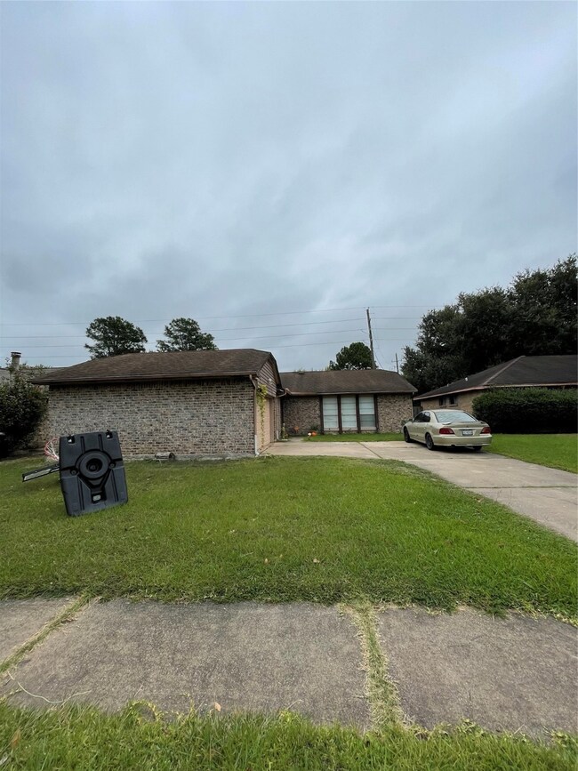 7214 Bubbling Brooks Ln, Houston, TX 77095 - photo 2