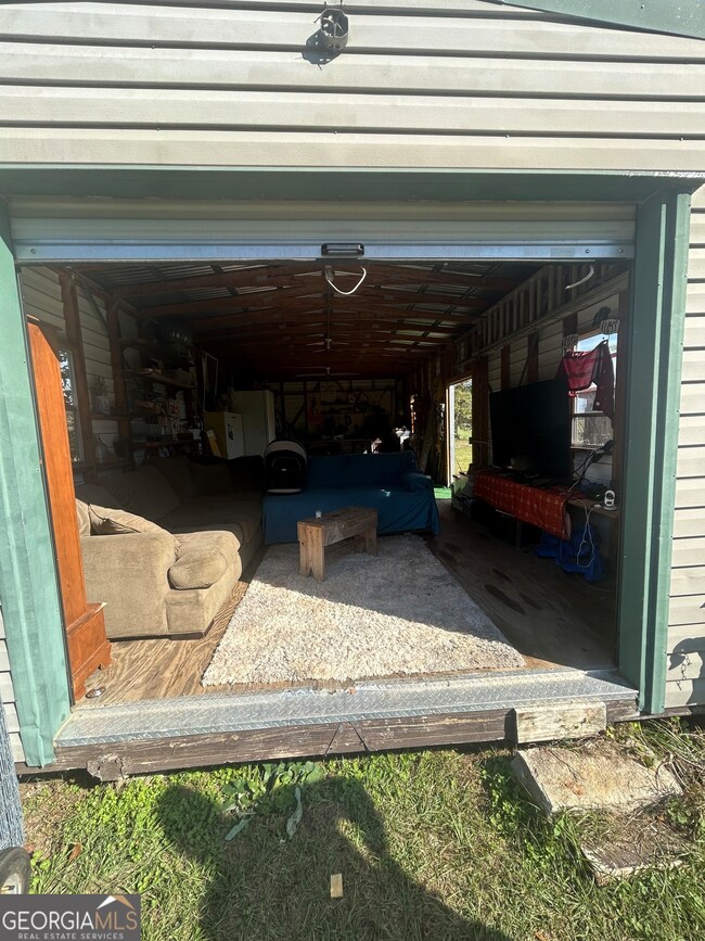 Garage/Man Cave/She shed