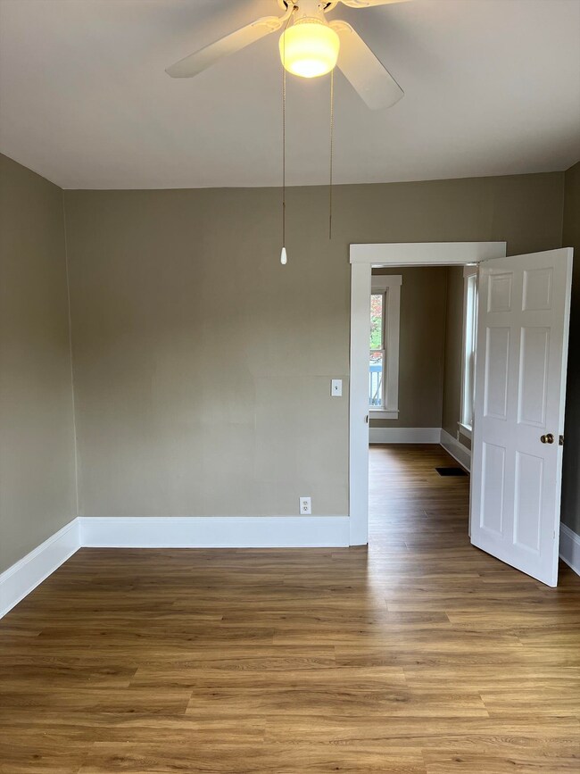 14 Baldwin St, Nashua, NH 03064 - photo 4