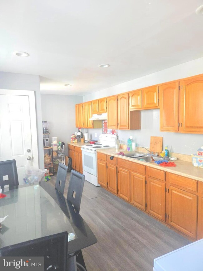 1114 Spring St, Reading, PA 19604 - photo 5