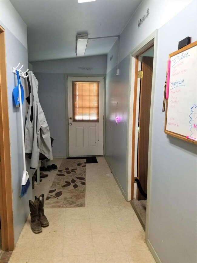 422 Margrethe Rd, Kalispell, MT 59901 - photo 3